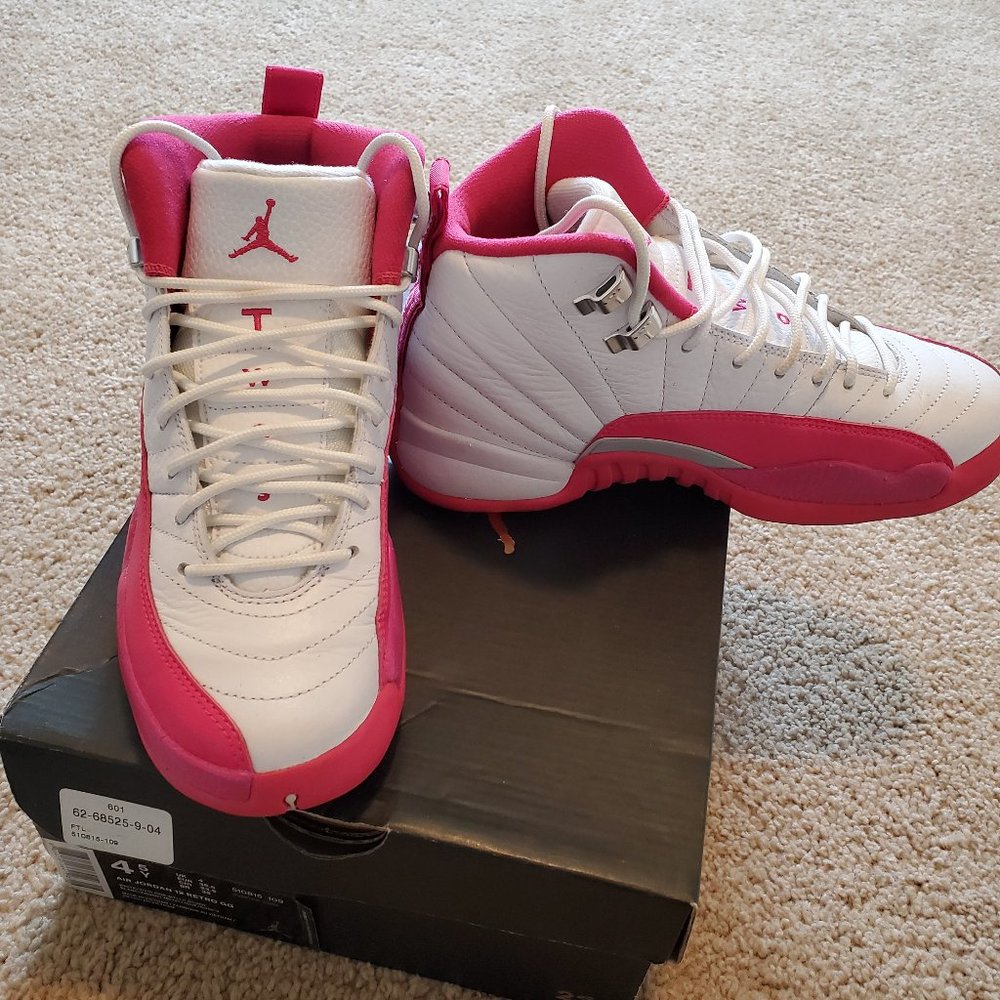 Jordan Retro 12 Size 4.5 Grade School